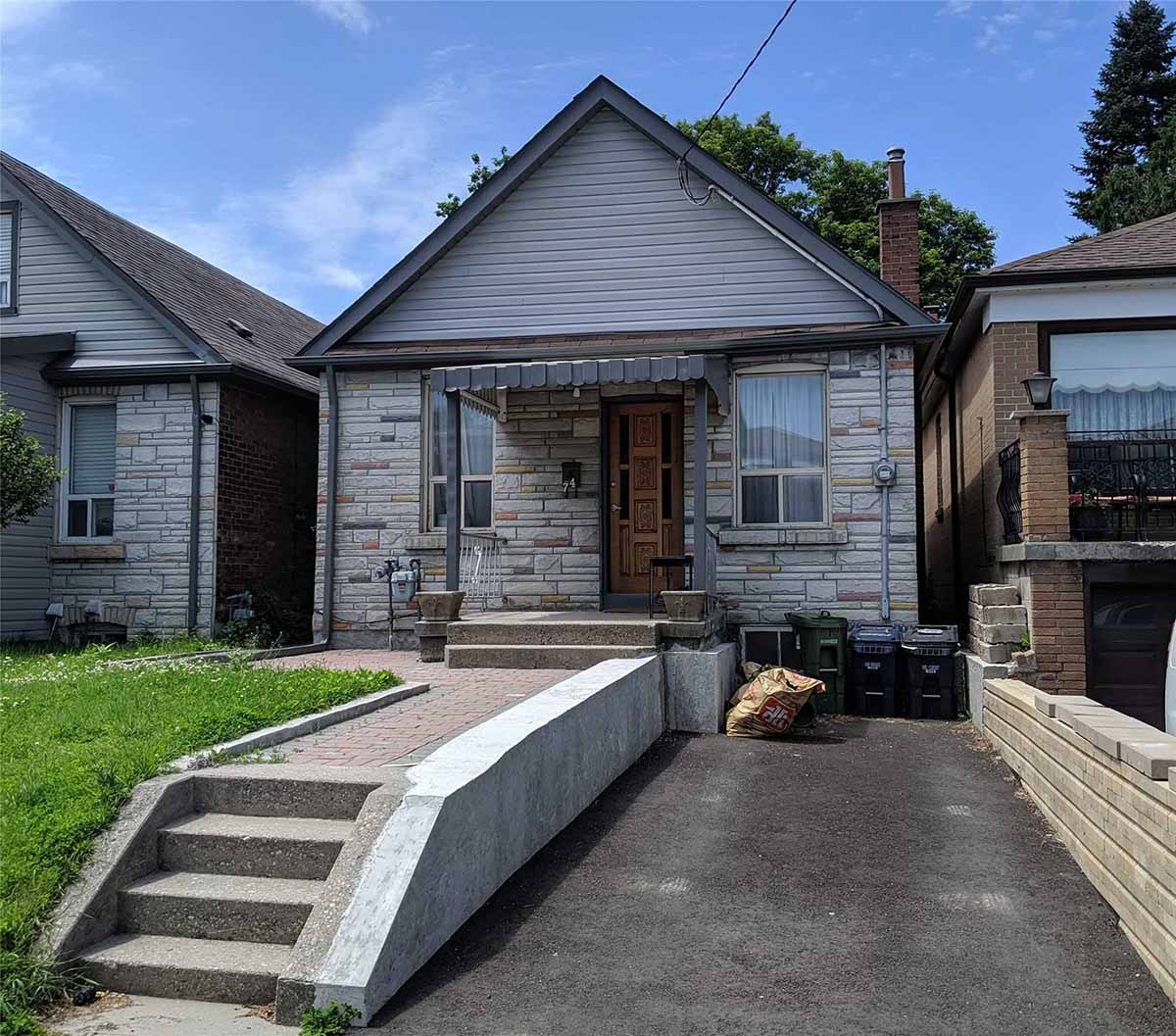5 Fixer-Upper Homes Under $600K For Sale In Toronto Right Now für Fixer Upper 5. Kind