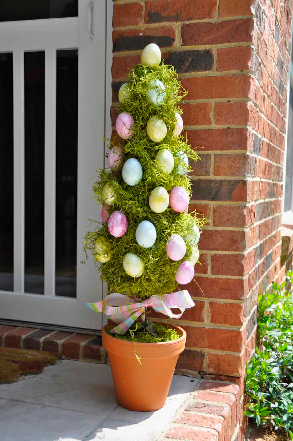 Adorable Easter Garden Decorating Ideas To Refresh The Look Of Your für Ausgefallen Osterdeko Hauseingang