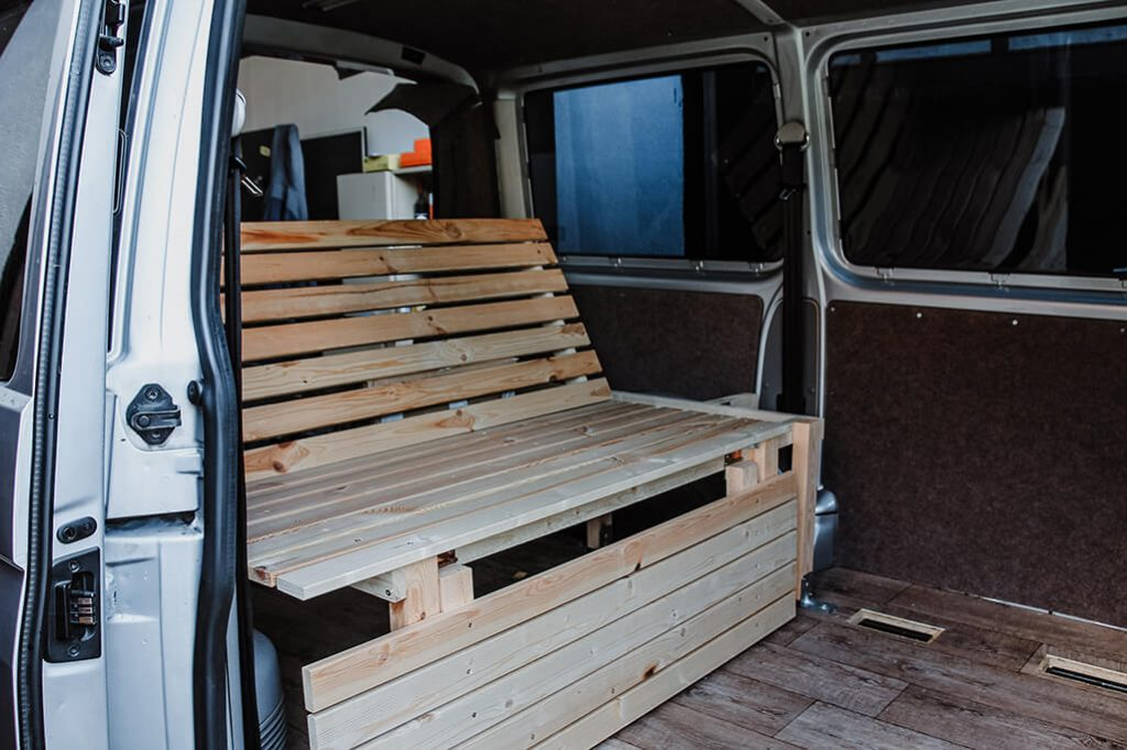 Campervan Selbstausbau: Das Bett Im Vw T5 Transporter  Take An Advanture für Kastenwagen Camper Ausbau Ideen