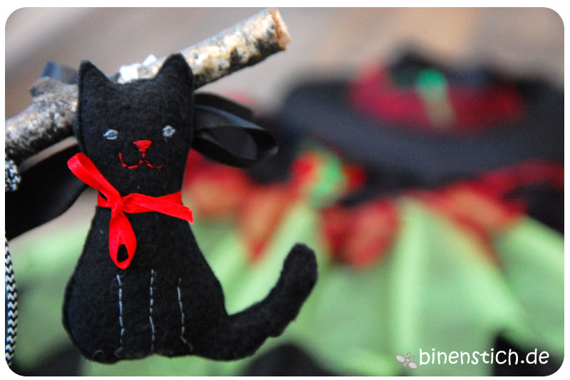 Diy: Hexenbesen Mit Schwarzer Katze  Binenstich bestimmt für Hexenkostüm Selbst Gemacht