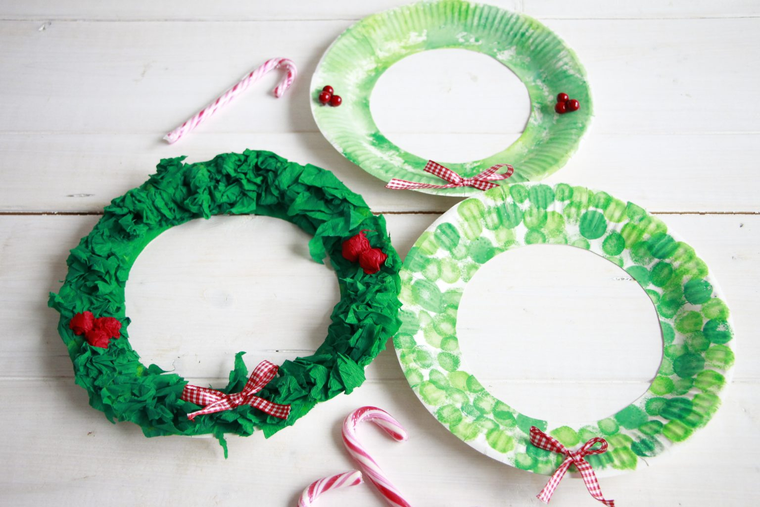Diy: Selbstgebastelter Pappteller-Weihnachtskranz Als Geschenkidee Für mit Basteln Mit Papptellern