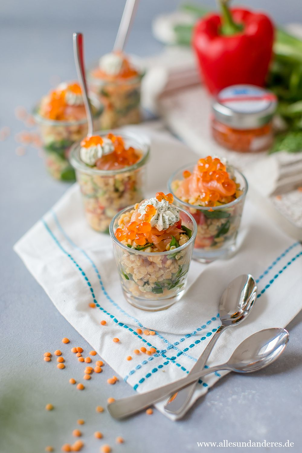 Fingerfood Für Silvester: Linsensalat Im Glas Mit Lachs Und Kaviar bestimmt für Salate Im Glas