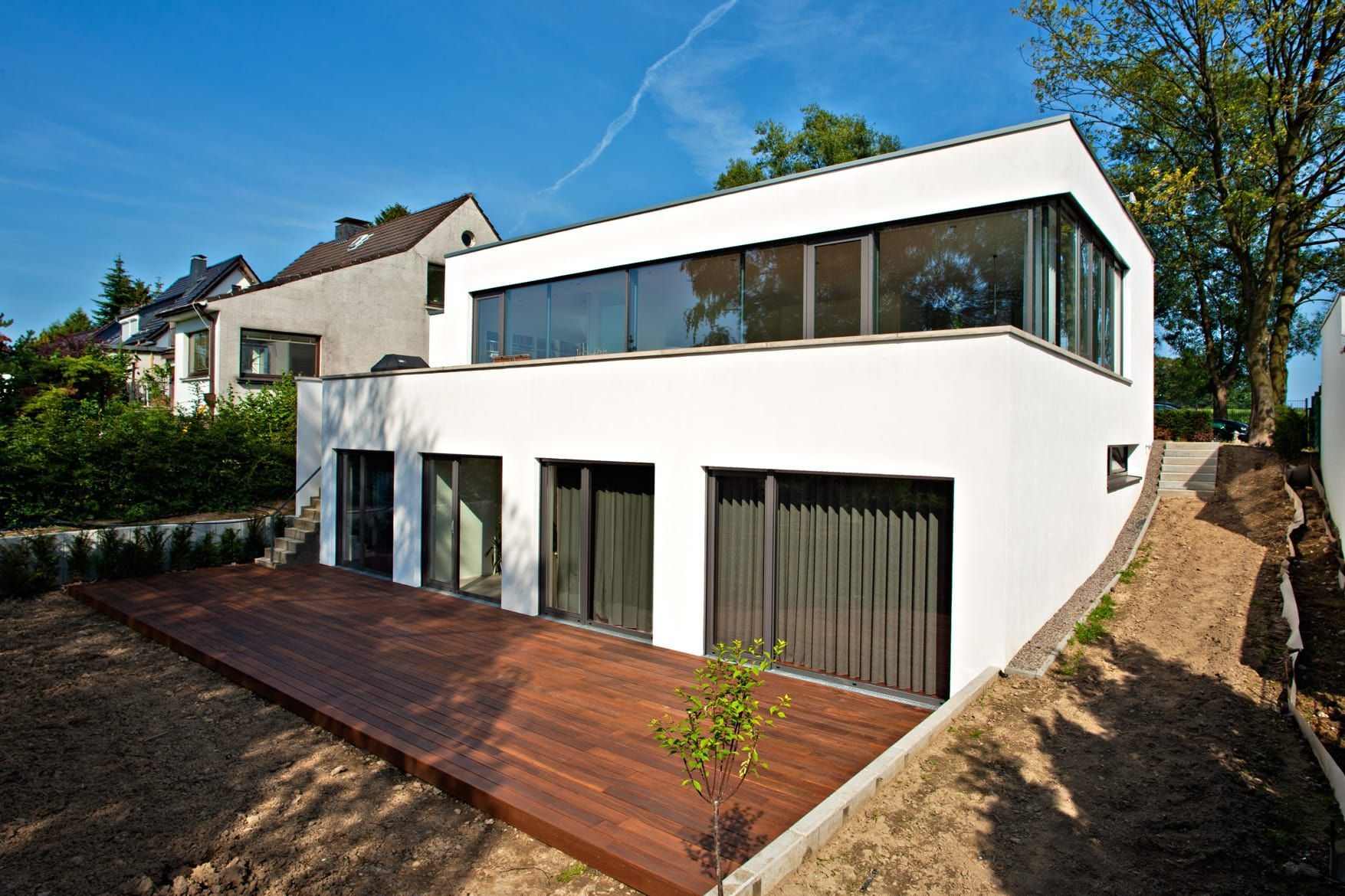 Georg Döring Architekten Düsseldorf  Einfamilienhaus Solingen  Haus über Häuser Am Hang