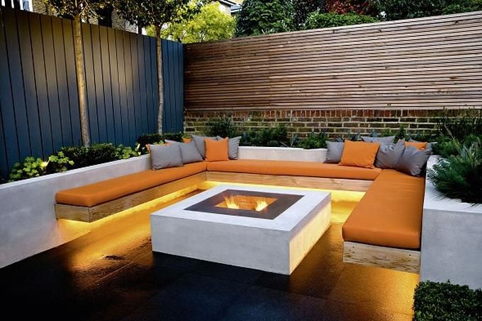 Moderner Garten Mit Moderner Lounge Ecke, Feuerstelle Und Gemütlichem bestimmt für Tote Ecke Im Garten Gestalten