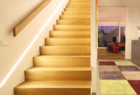 Modernes Treppendesign Mit Led-Lichtband. Gerade Betontreppe Mit innen Hauseingang Treppe Modern