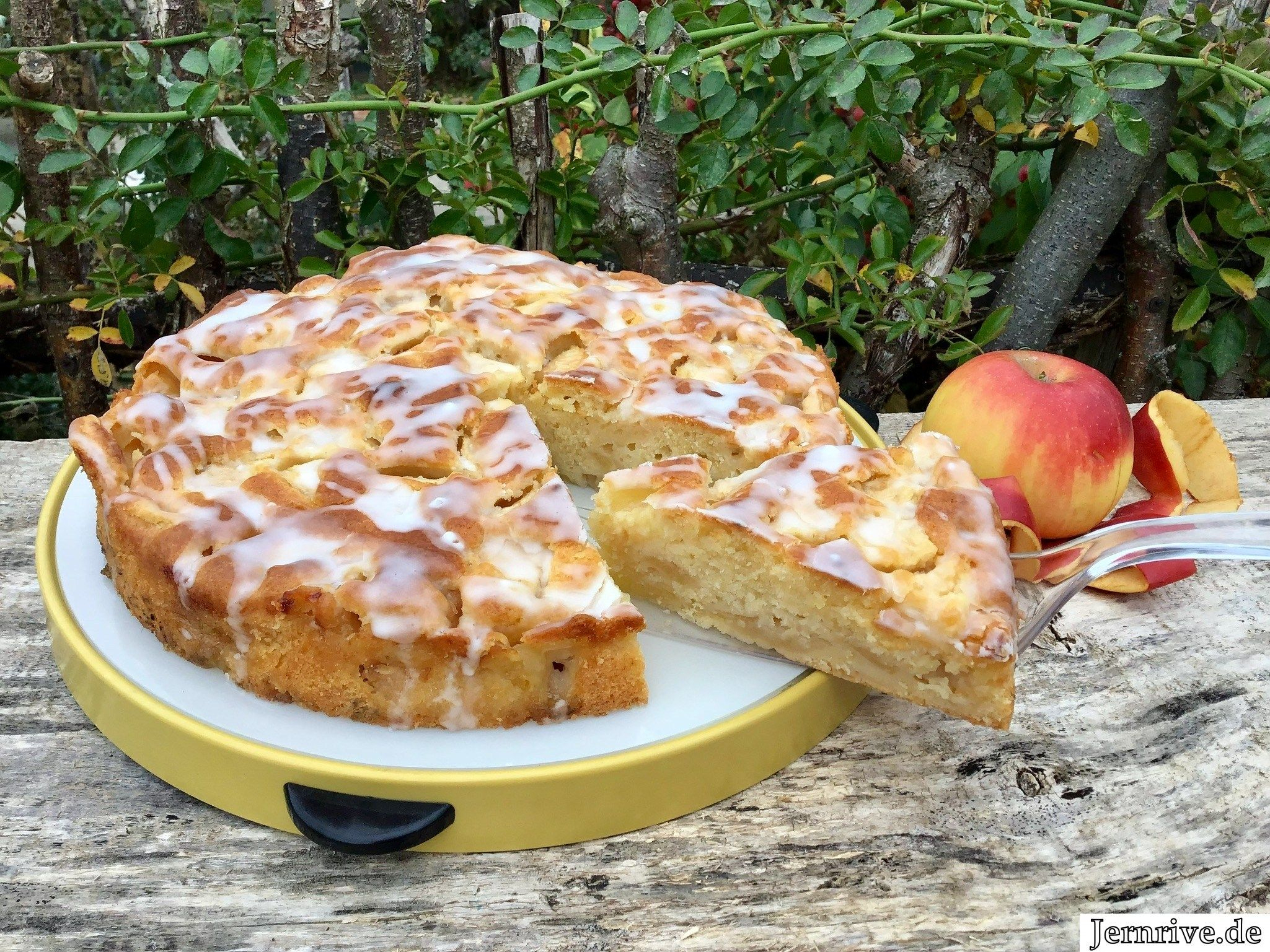 Saftiger Apfelkuchen - Aus Meinem Kuchen Und Tortenblog  Apfelkuchen für Schneller Kuchen Thermomix Saftig