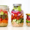 Salat Im Glas Als Müllfreier, Vitaminreicher Pausensnack Fürs Büro verwandt mit Salate Im Glas