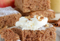 Schneller Kuchen Mit Wenig Zutaten  Essen Rezept in Schneller Saftiger Kuchen Mit Apfelmus