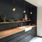 Schwarz, Weiß Und Holzfarbe In Dieser Minimalistischen Küche mit Küche Schwarz Weiß