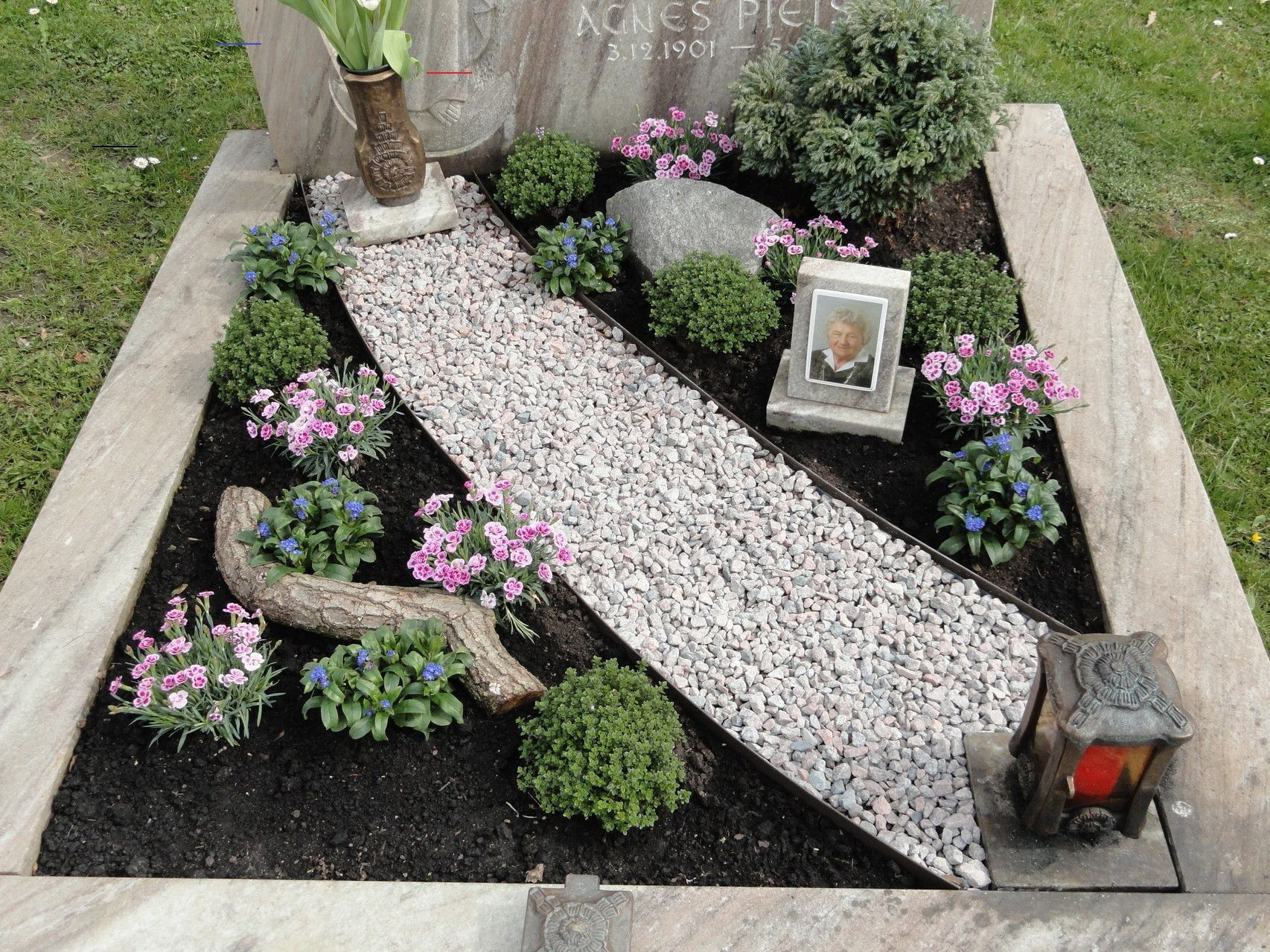 Sortiment Gartendeko Und Floristik - #Friedhofsblumen  Grabgestaltung für Modern Grabbepflanzung Allerheiligen