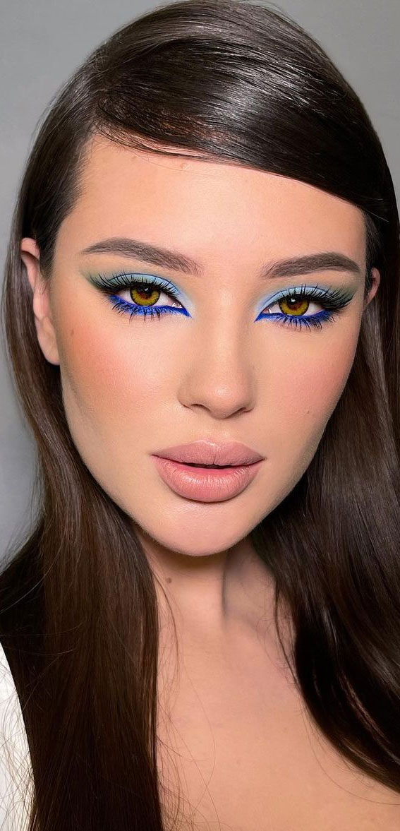 Stunning Makeup Looks 2021 : Shades Of Blue Eyeshadow Look verwandt mit Make Up Looks