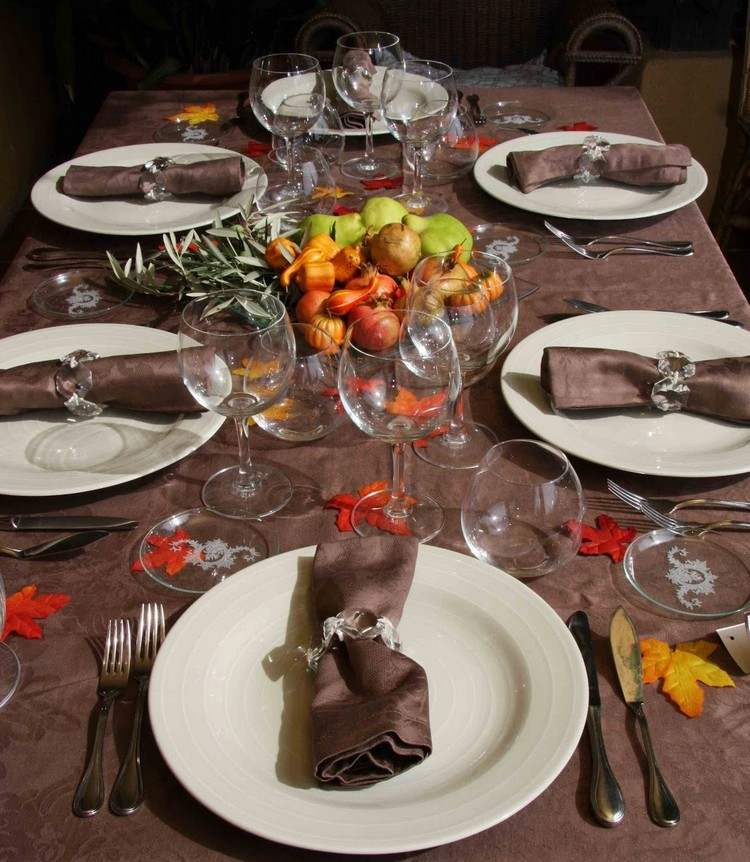 Tischdeko Für Herbst - Selbstgemacht Und Modern Arrangiert mit Tischdeko Herbst Selbstgemacht