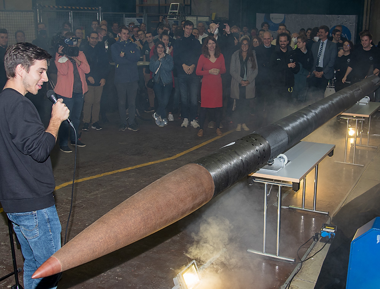 Studierende präsentieren selbstgebaute Rakete | Universität Stuttgart