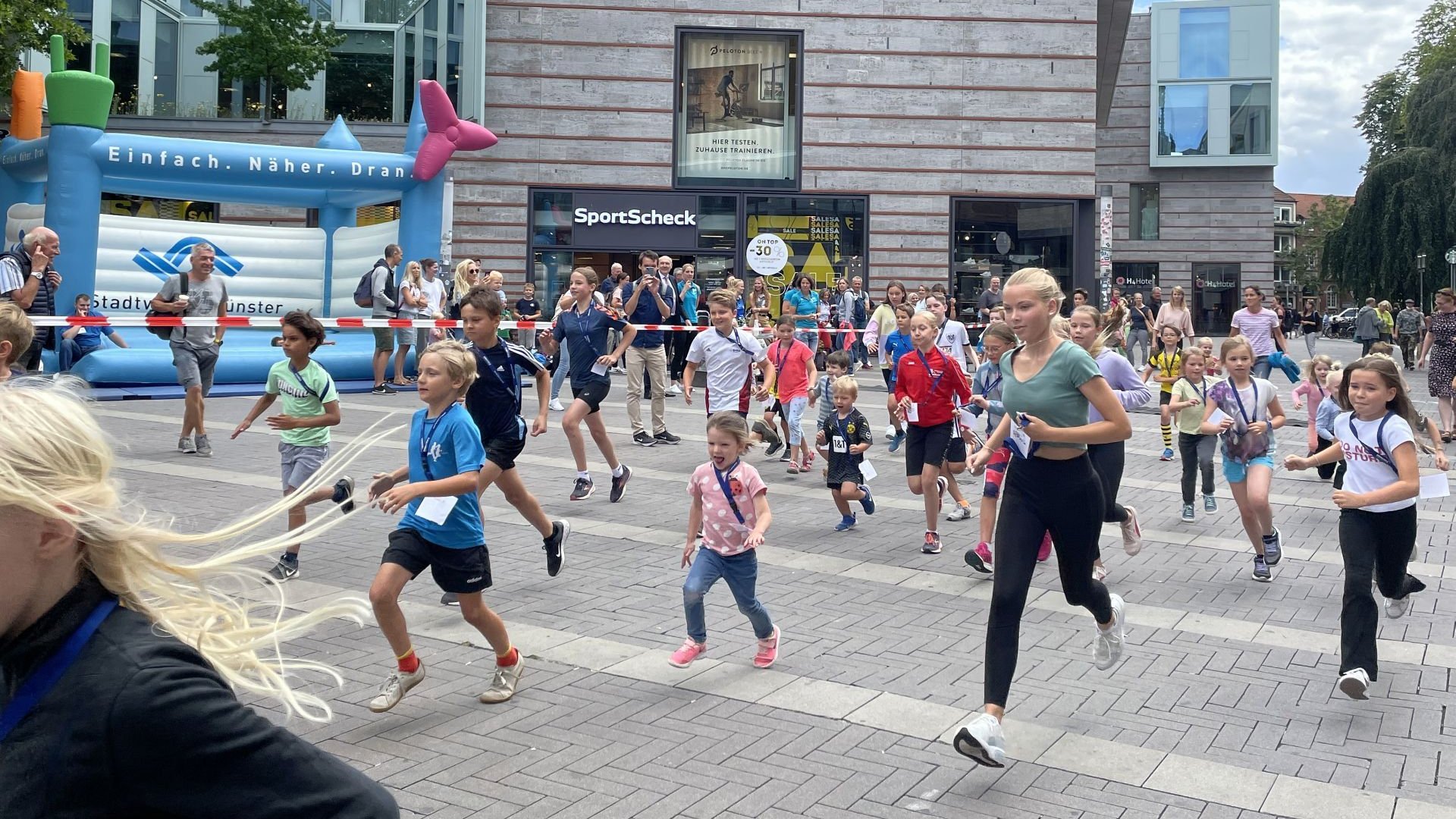 Spendenlauf in Münster: Kinder laufen für krebskranke Kinder