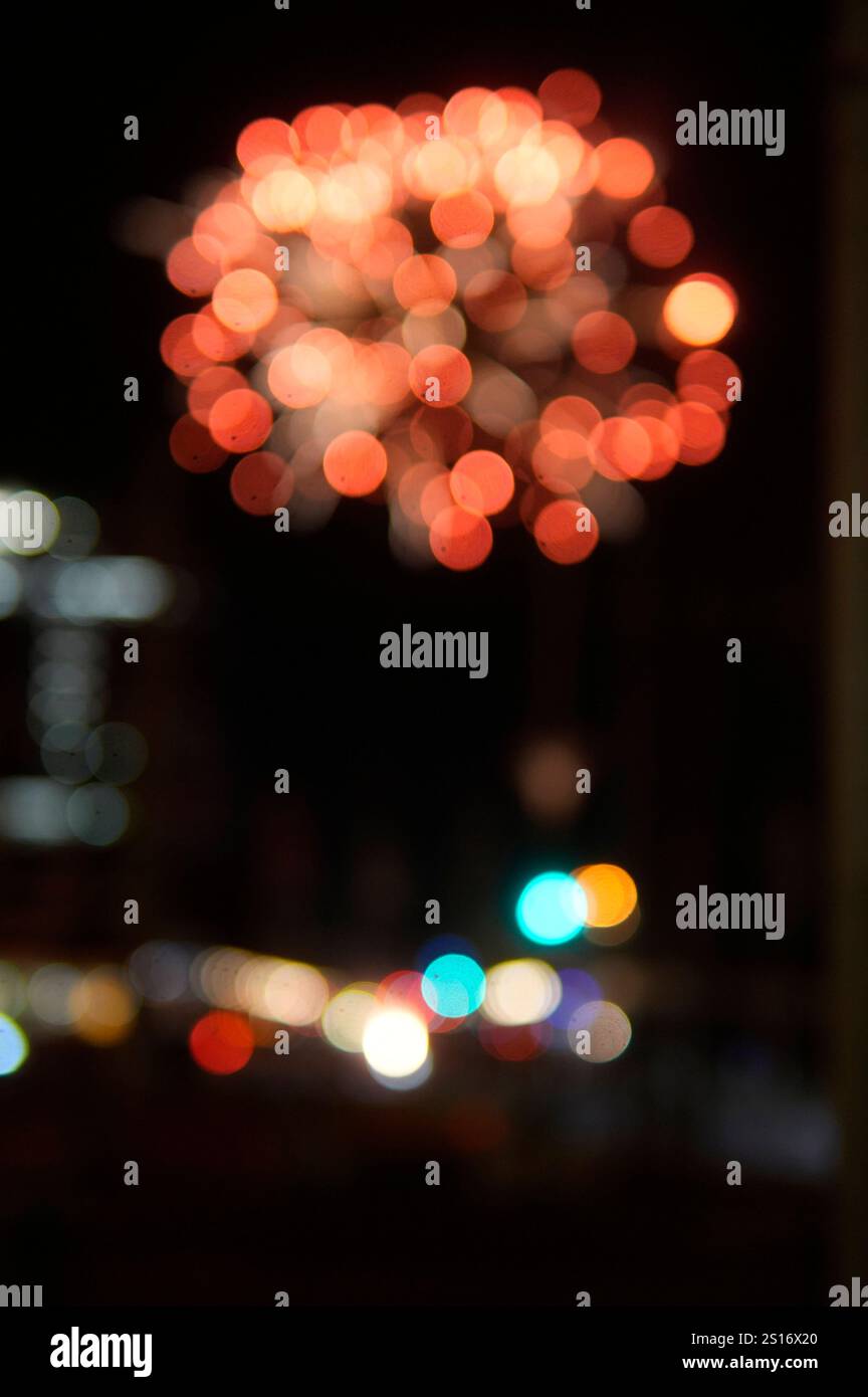 Feuerwerk am Ernst-Reuter-Platz in der Silvesternacht. Berlin, 01.01.