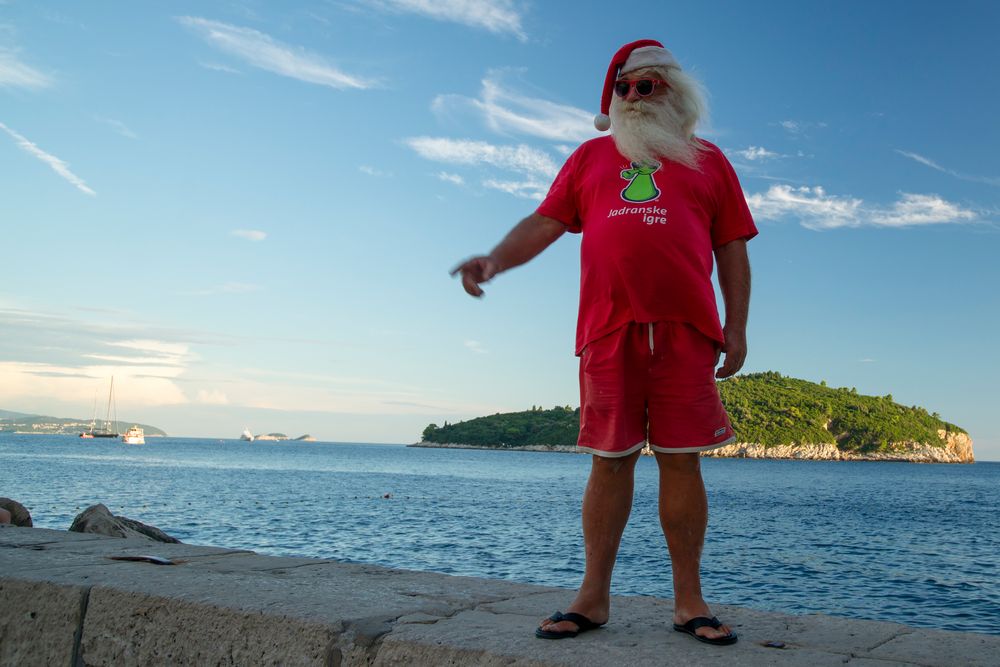 Der Weihnachtsmann macht Sommerurlaub Foto & Bild | europe, balkans