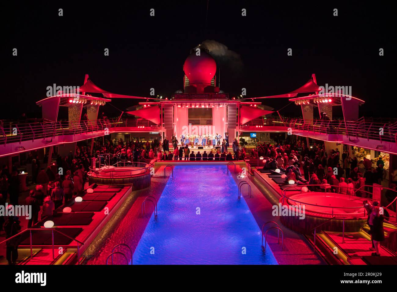  Pool party on Pooldeck of cruise ship Mein Schiff 6 (TUI Cruises) at Illustration 